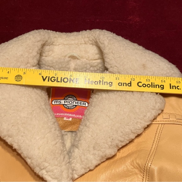 Vintage Ms. Pioneer western leather coat, size 10, detailed stitching. - Picture 7 of 16